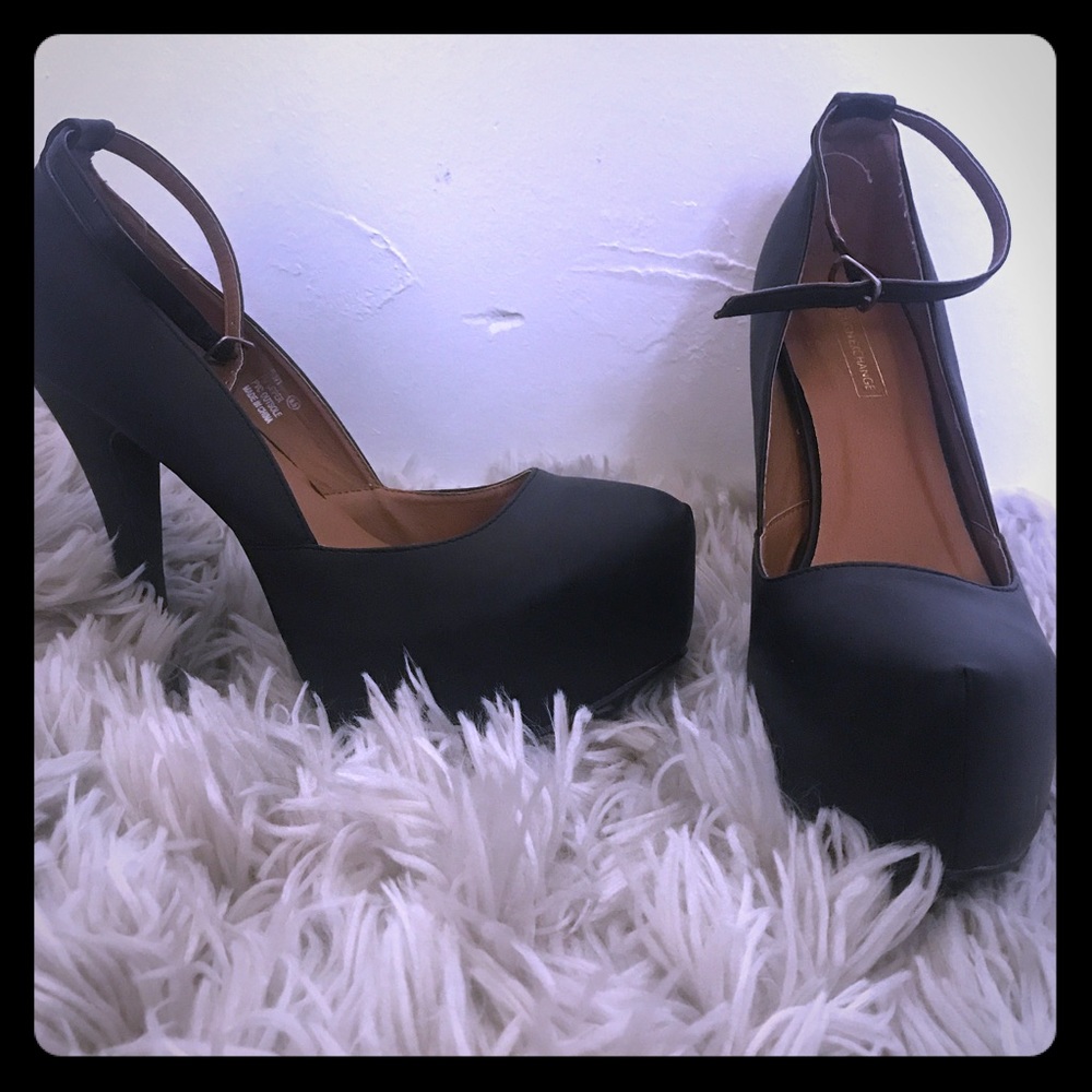 Foreign exchange heels